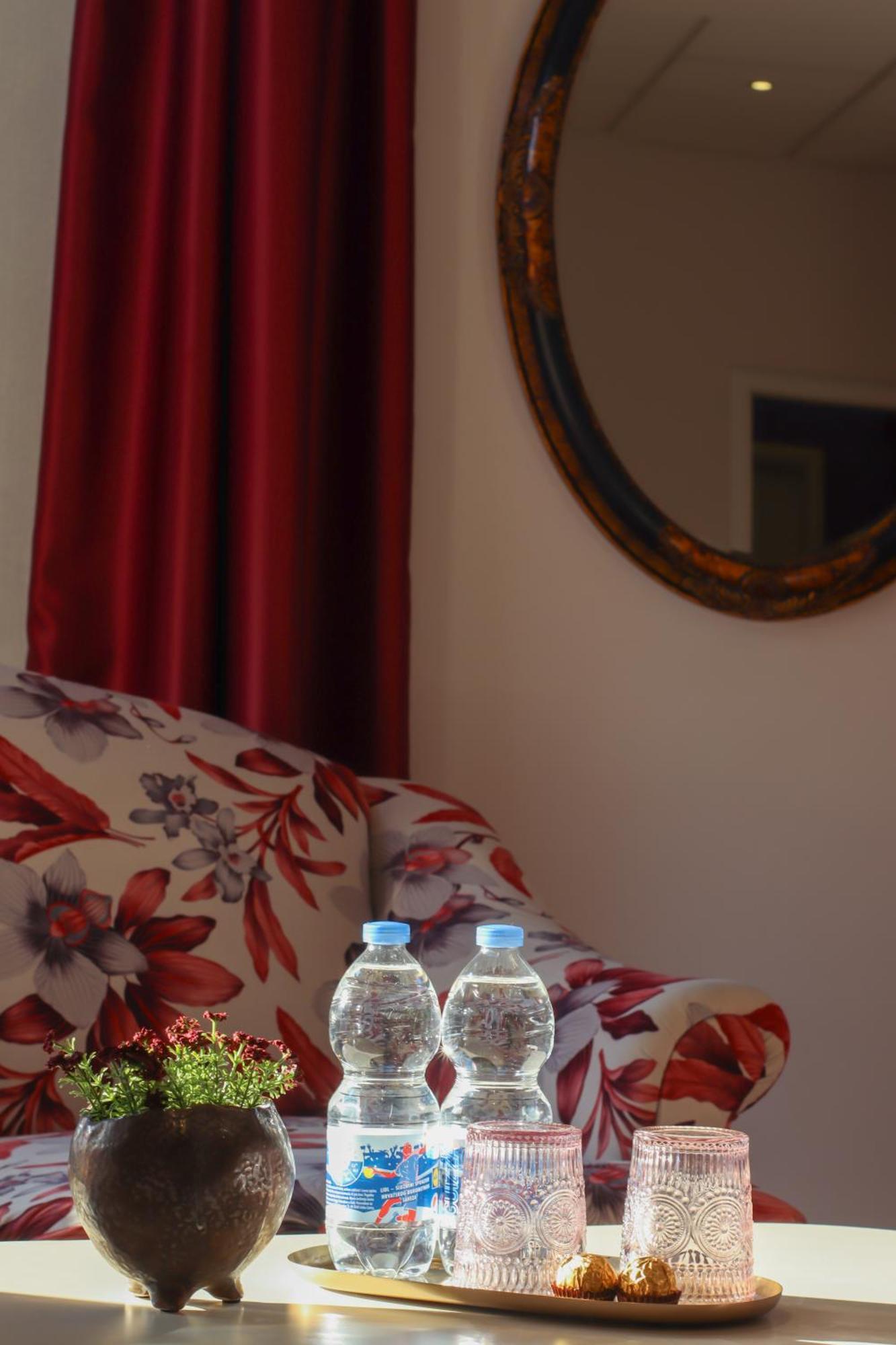 Boutique Hostel Livia เมทโควิช ภายนอก รูปภาพ